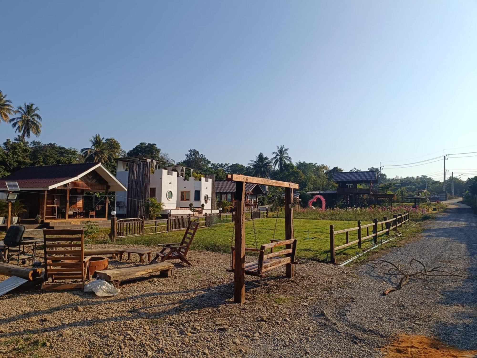 ม่วนใจ๋ปันสุข โฮมสเตย์แอนคาเฟ่ Muanjai Punsuk Homestay And Cafe Chom Thong Exterior photo