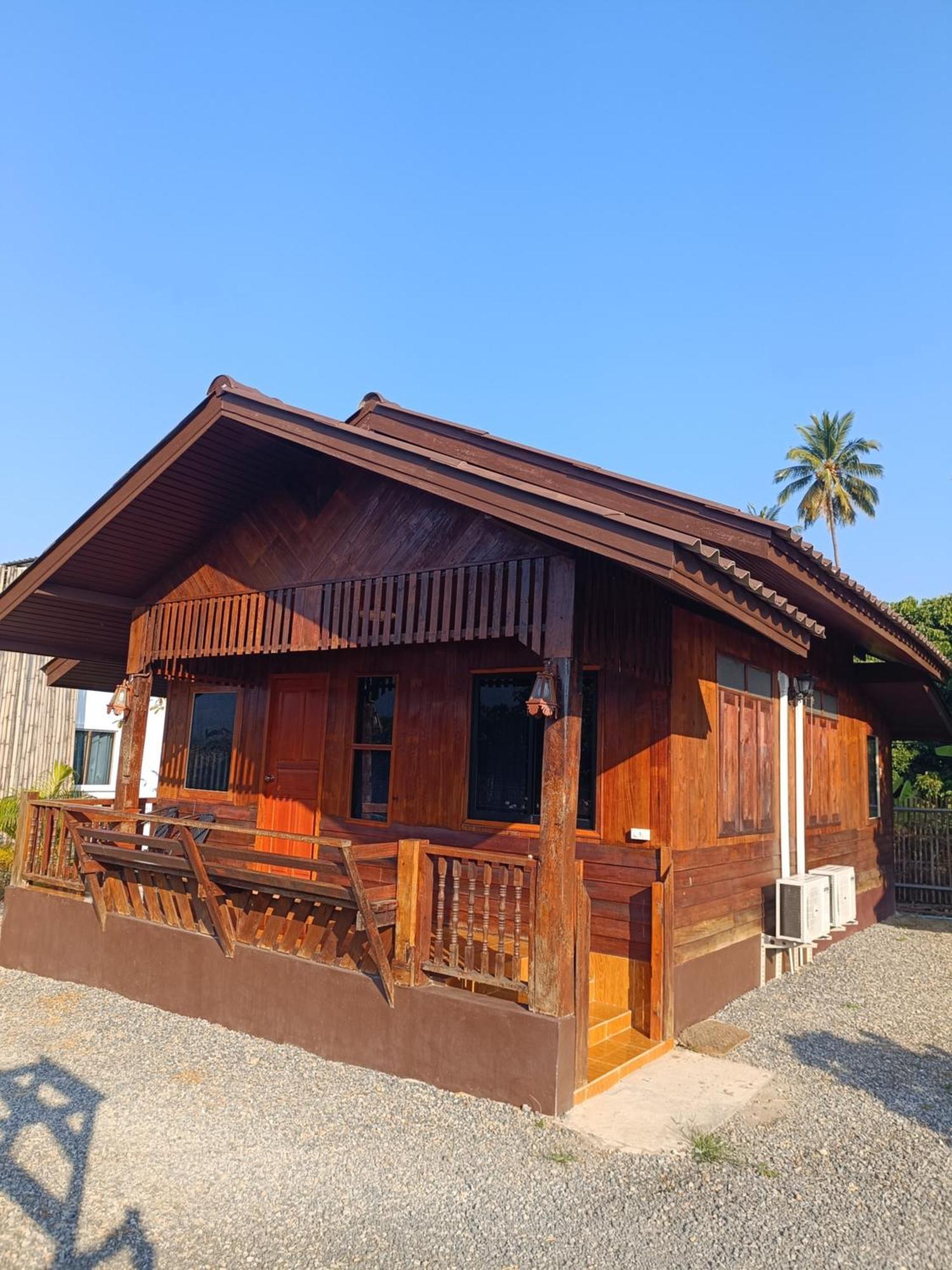 ม่วนใจ๋ปันสุข โฮมสเตย์แอนคาเฟ่ Muanjai Punsuk Homestay And Cafe Chom Thong Exterior photo